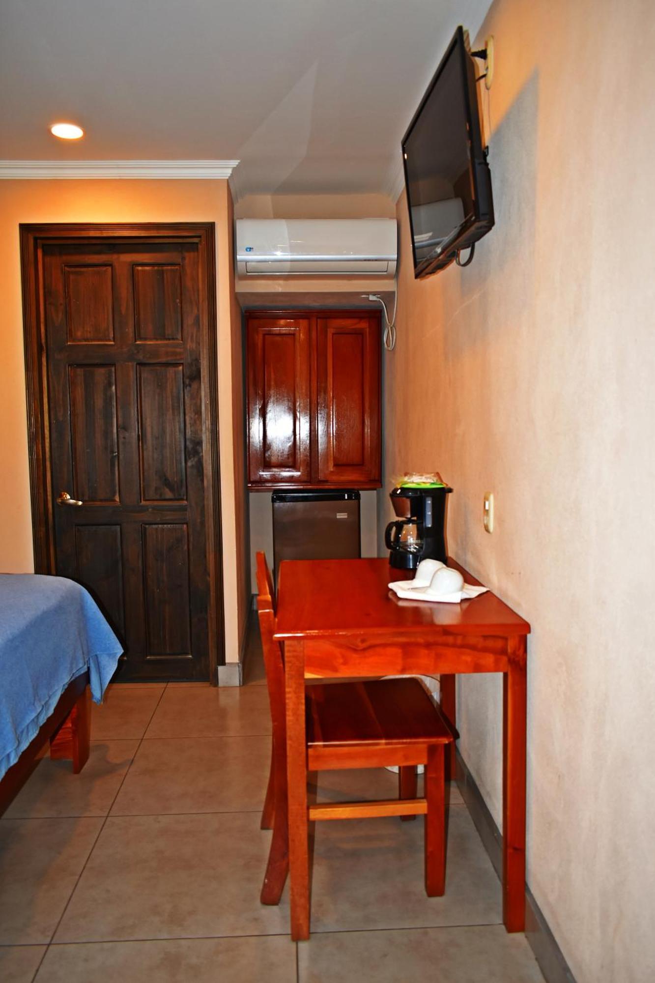 Hotel Cabinas Midey Puntarenas Extérieur photo